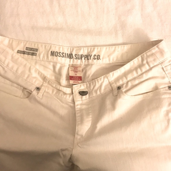 Mossimo white jeans gently loved white jeans , great condition. Fit well - Picture 1 of 4